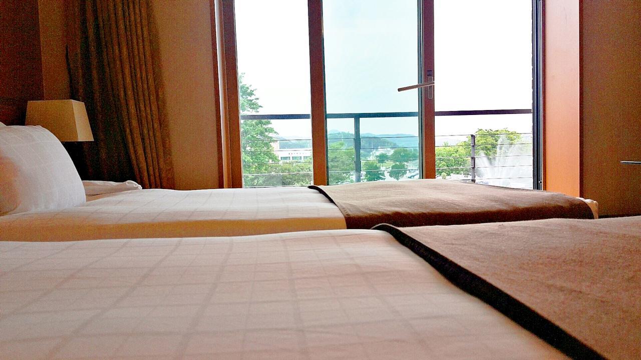 Hantan River Spa Hotel Cheorwon Exterior photo